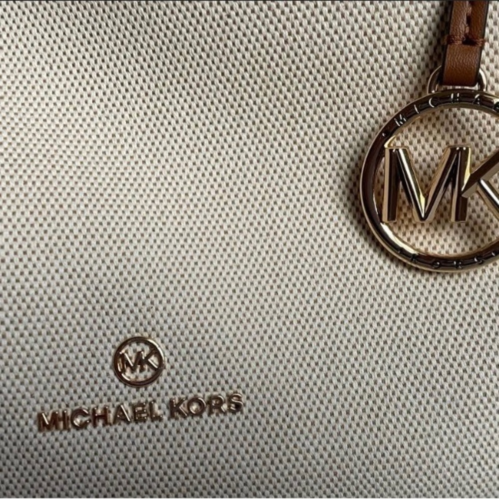 Michael Kors Montauk Large Tote - Picture 2 of 11